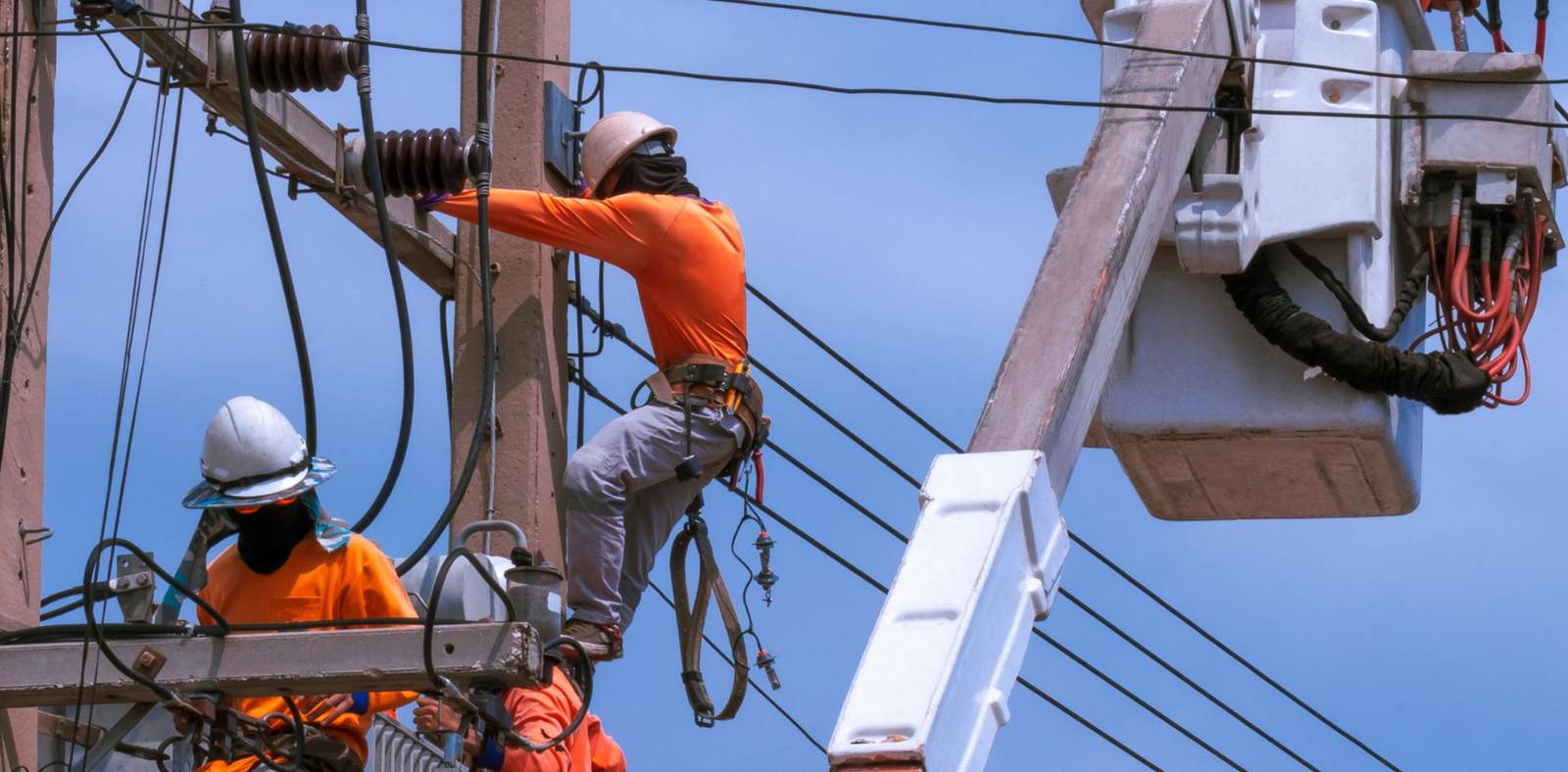 Lavori su reti elettriche Impresa Del Fiume